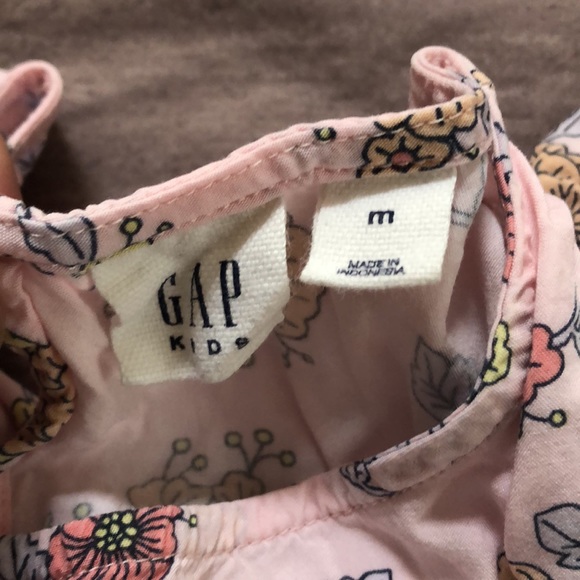 Girls GAP and Old Navy summer bundle. 2 dresses and softest tee shirt. 3 items. - Picture 8 of 10